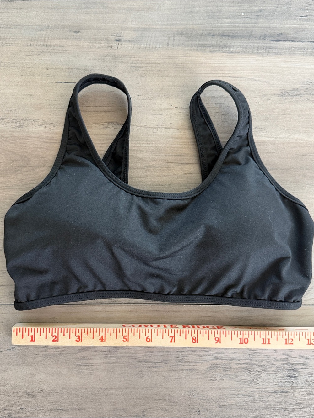 Medium Black Women's Scoop Neck  with Twist Back Sports Bra, never worn